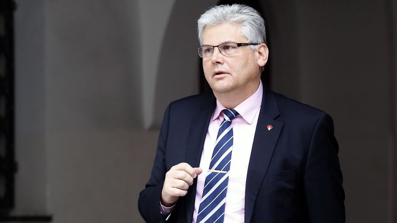 Exministr zdravotnictví Ludvík odchází z ČSSD